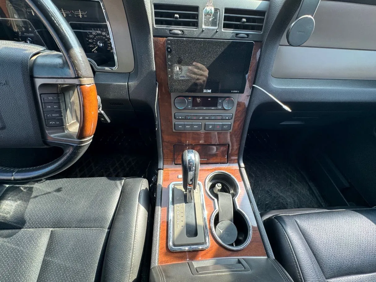 Car image 18