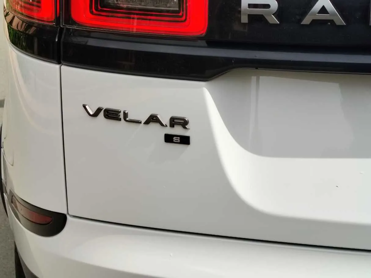 Car image 26