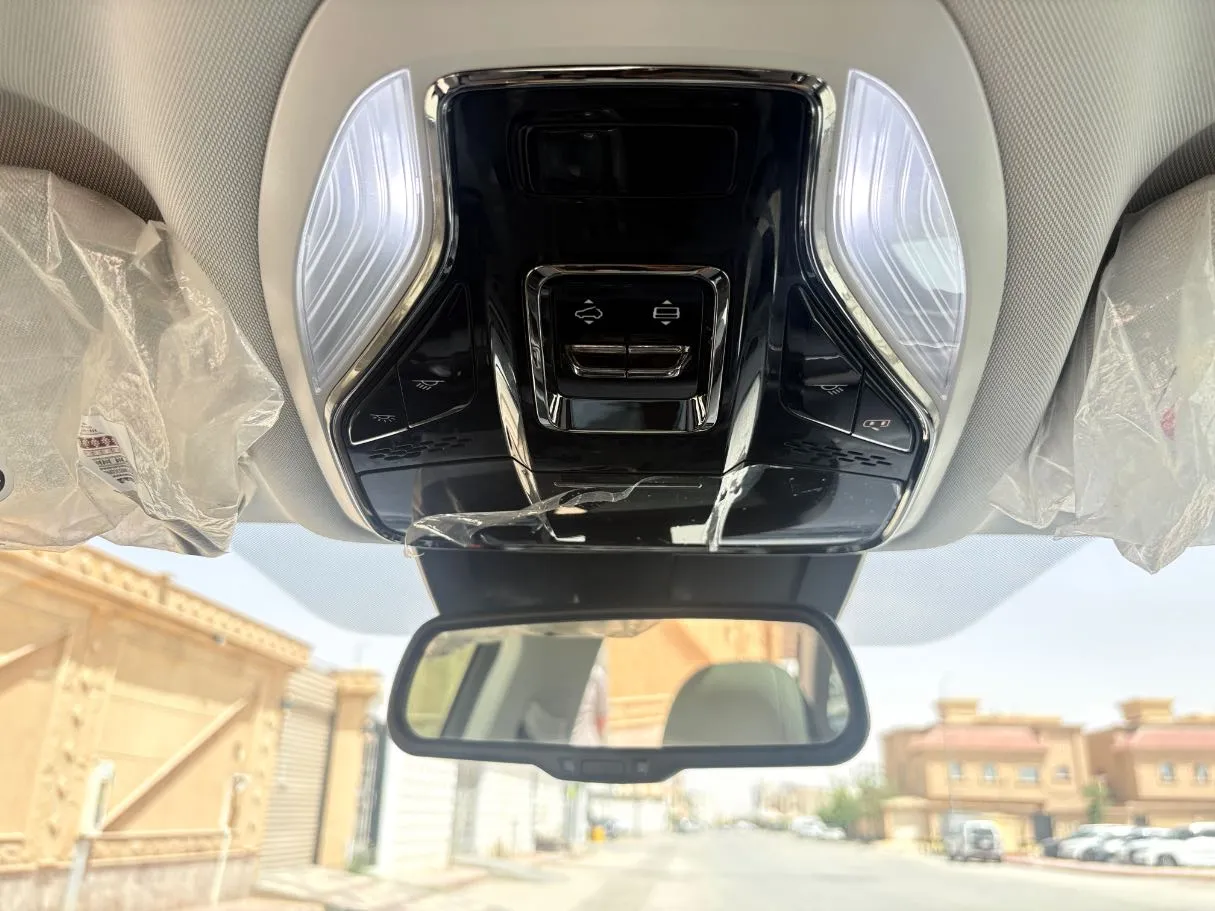 Car image 28