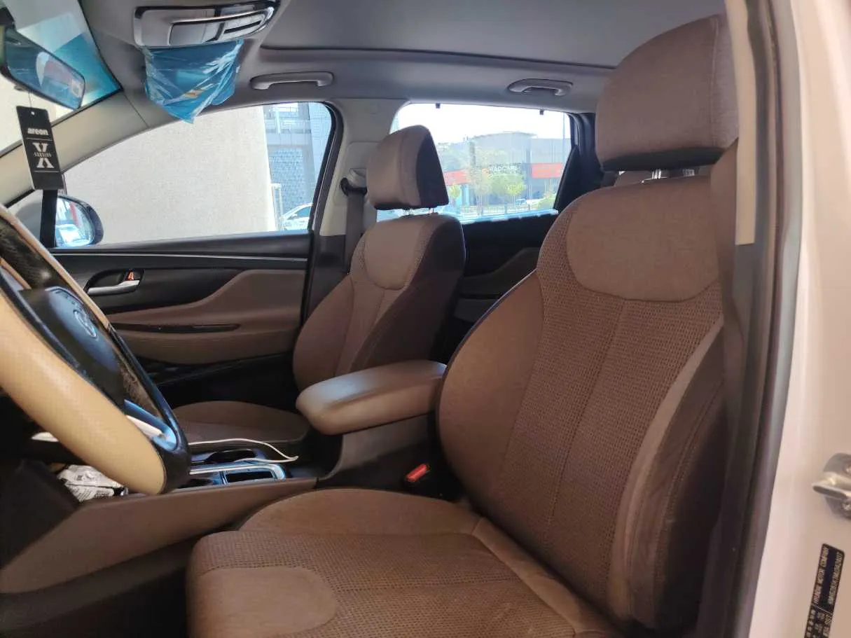 Car image 13