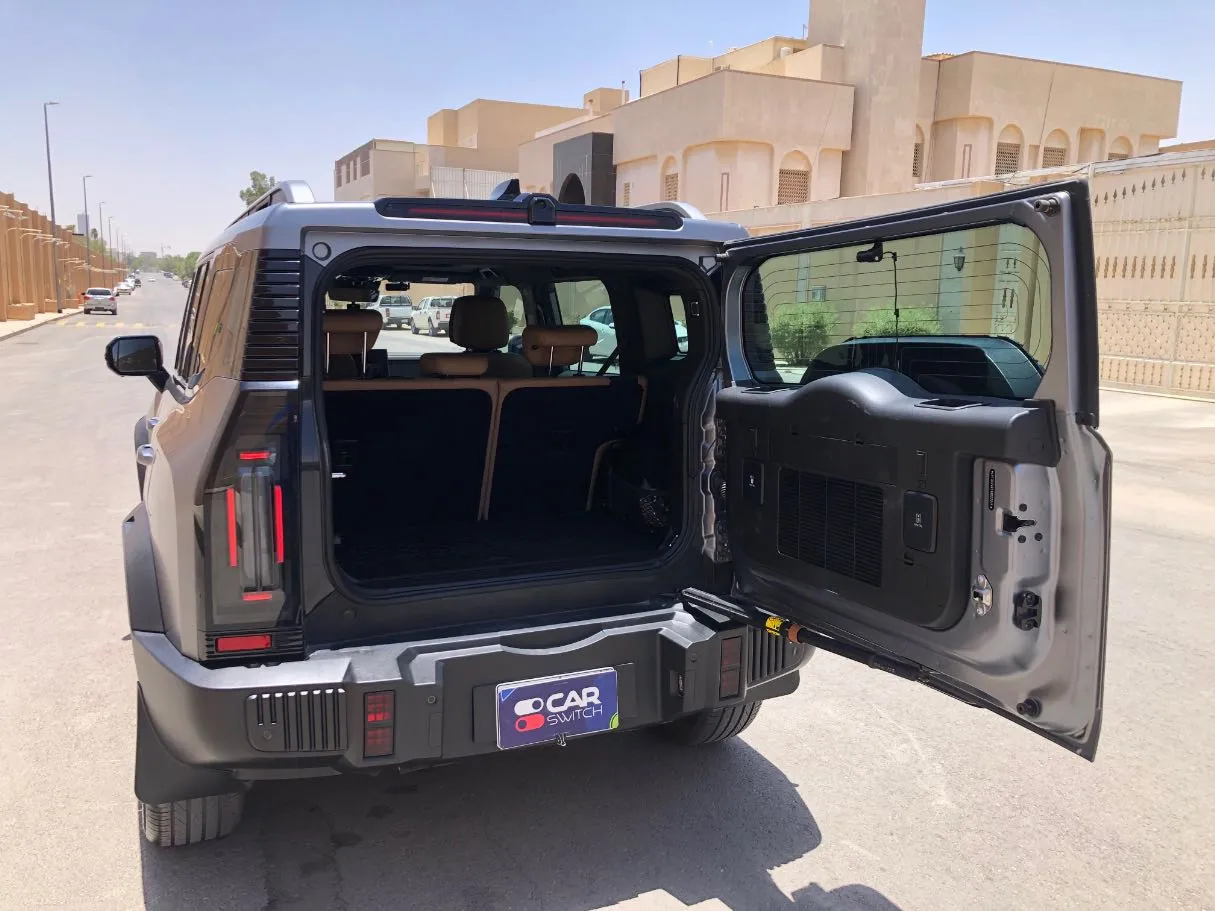 Car image 19