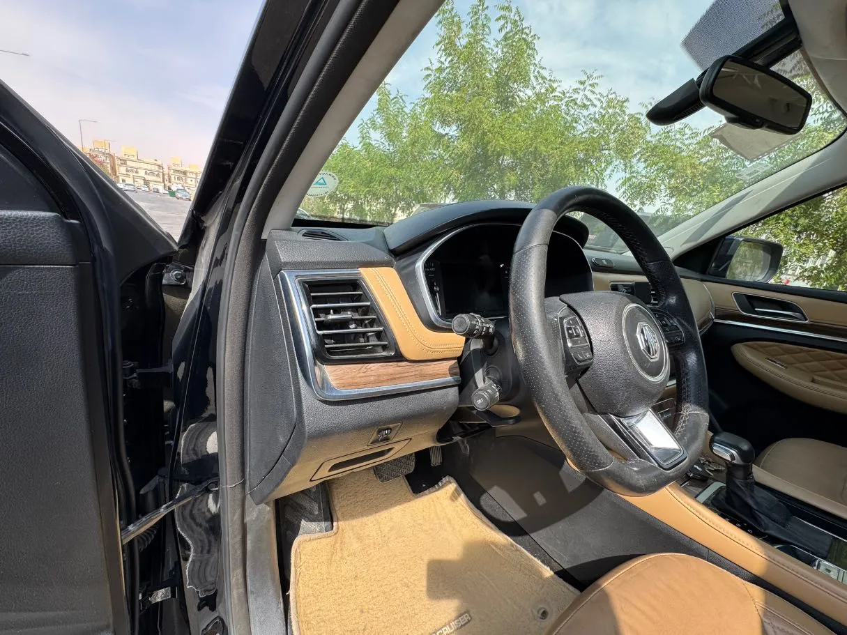 Car image 9