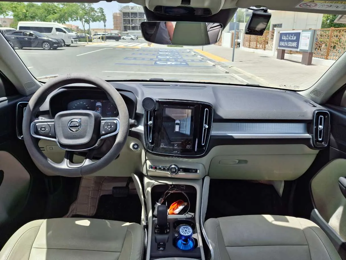 Car image 14