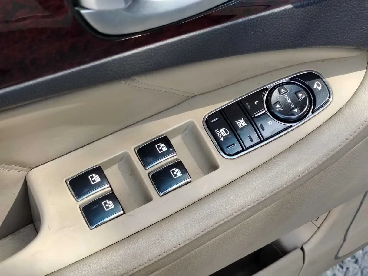 Car image 32