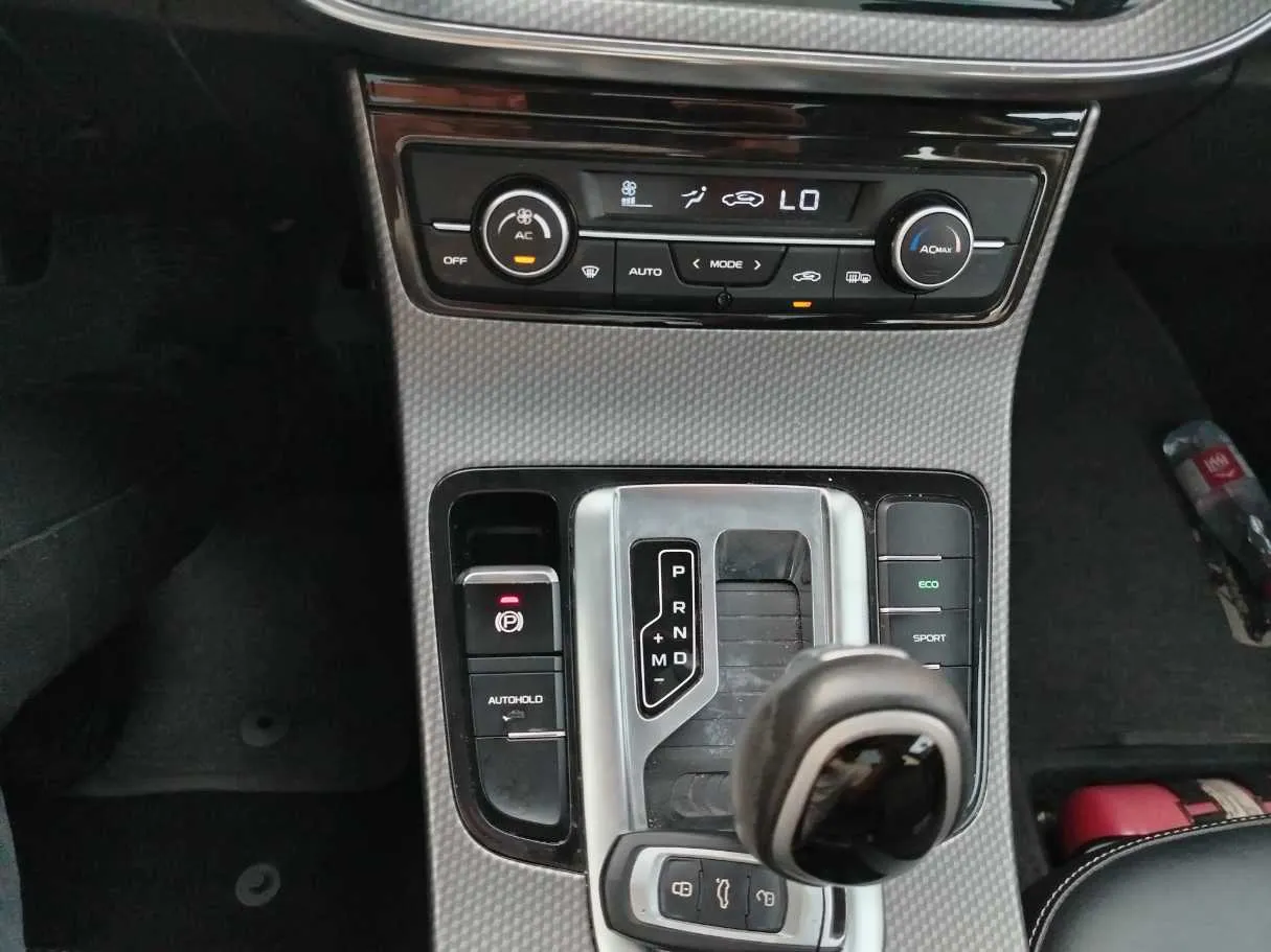 Car image 26