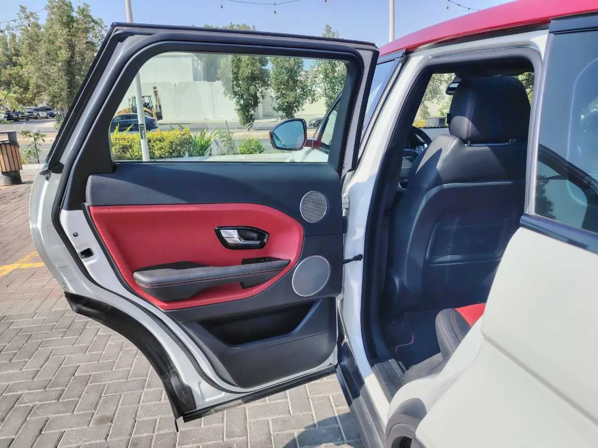 Car image 14