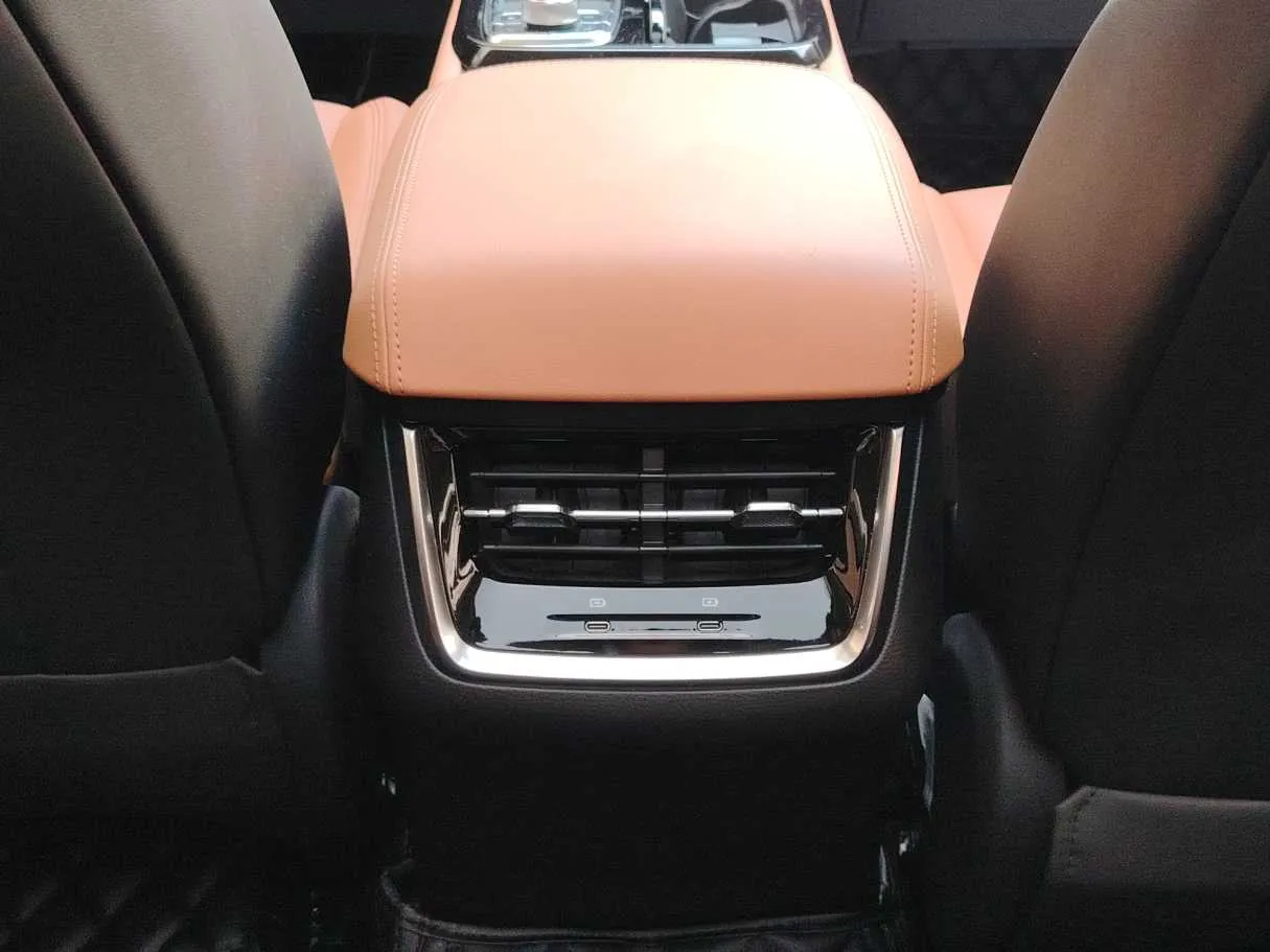 Car image 36