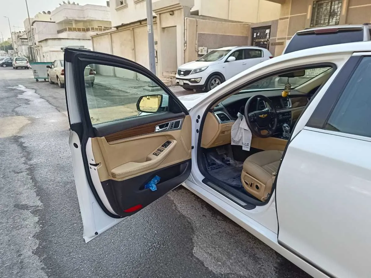 Car image 11