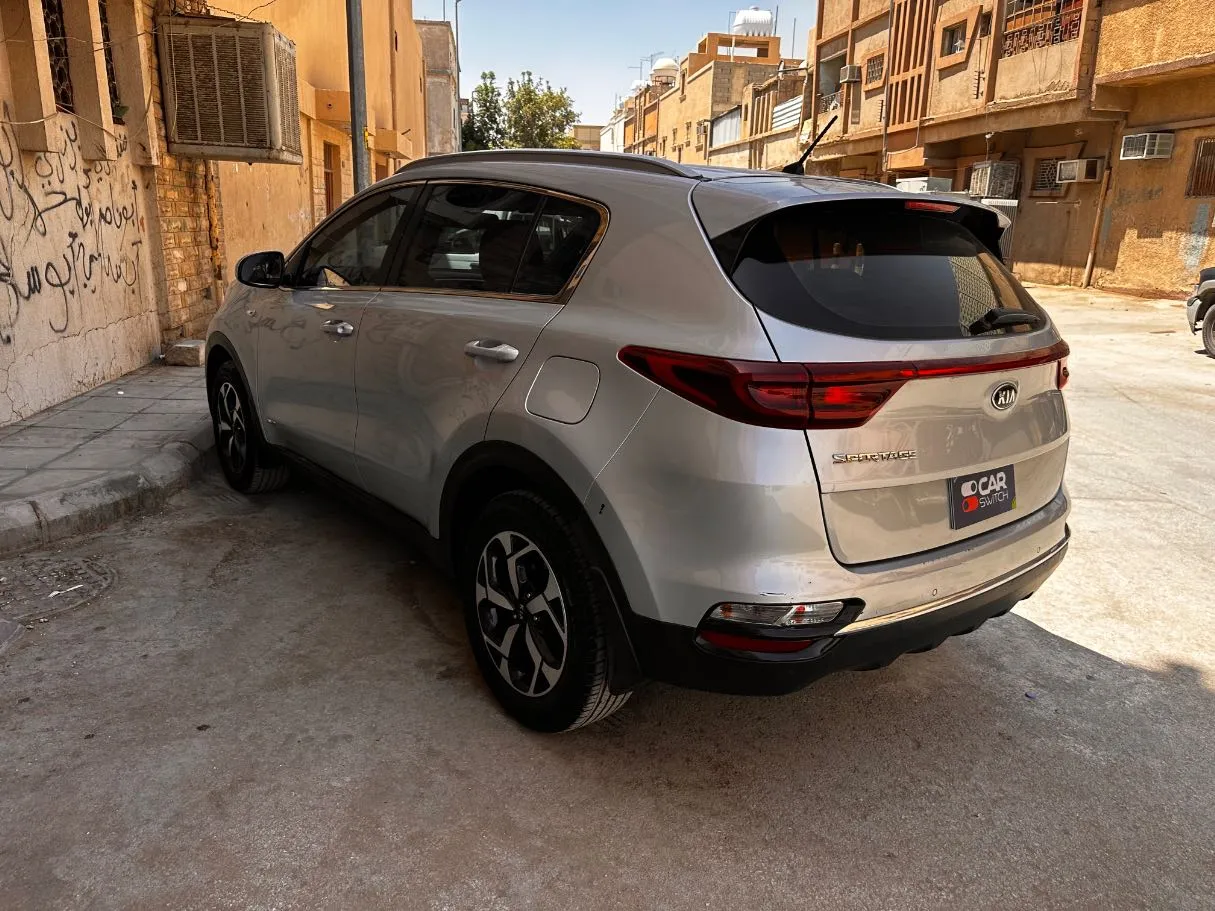 Car image 7