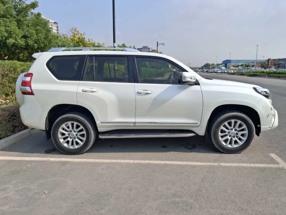 Car image 3