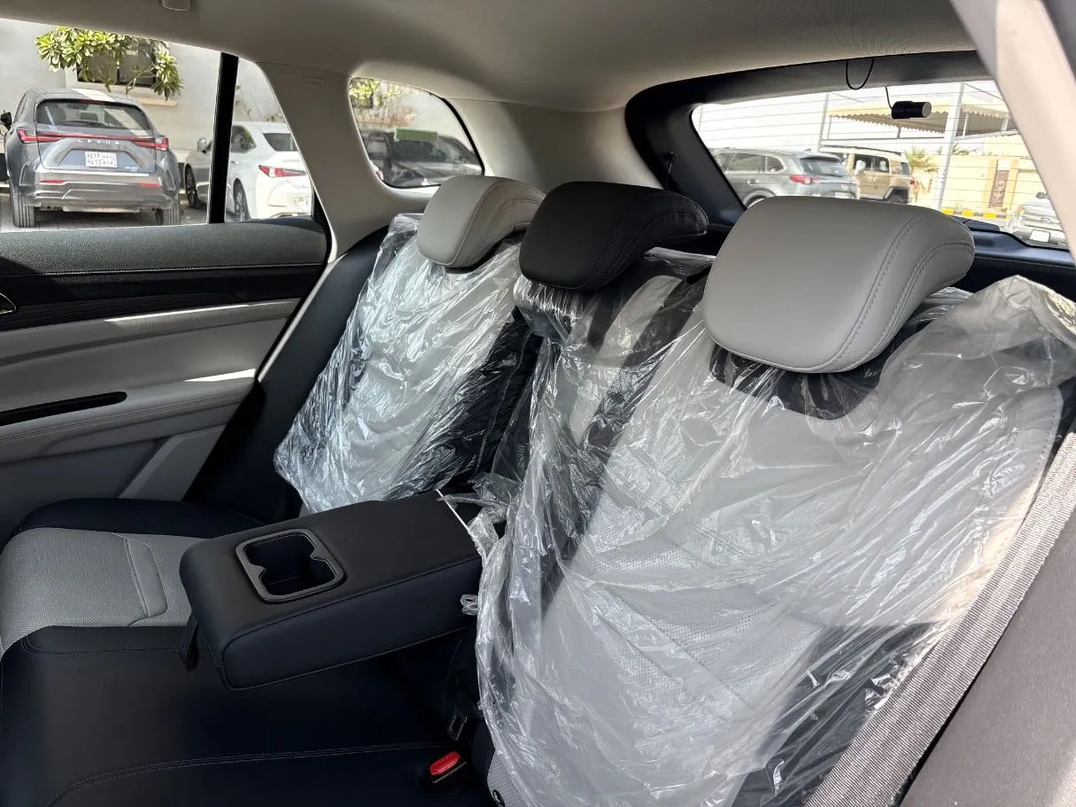 Car image 16