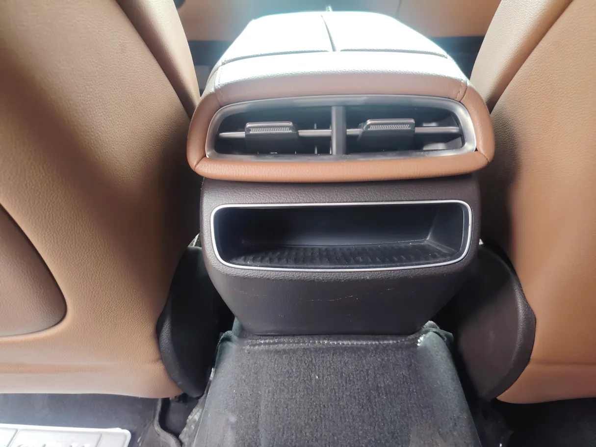 Car image 28