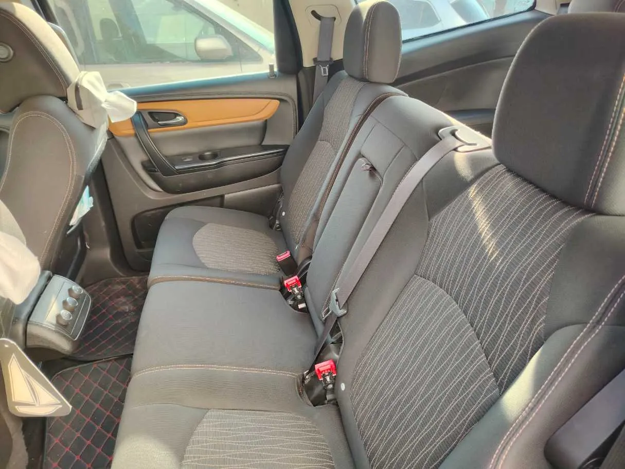 Car image 17