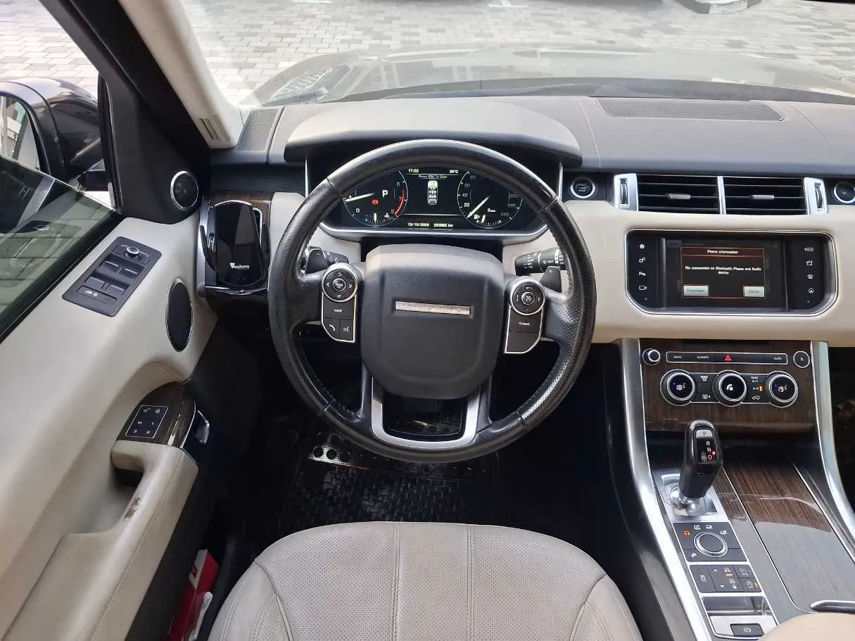 Car image 18