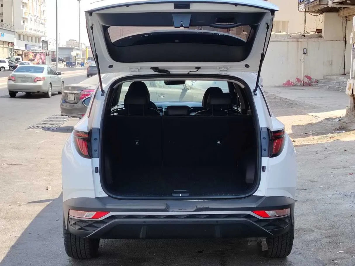 Car image 24