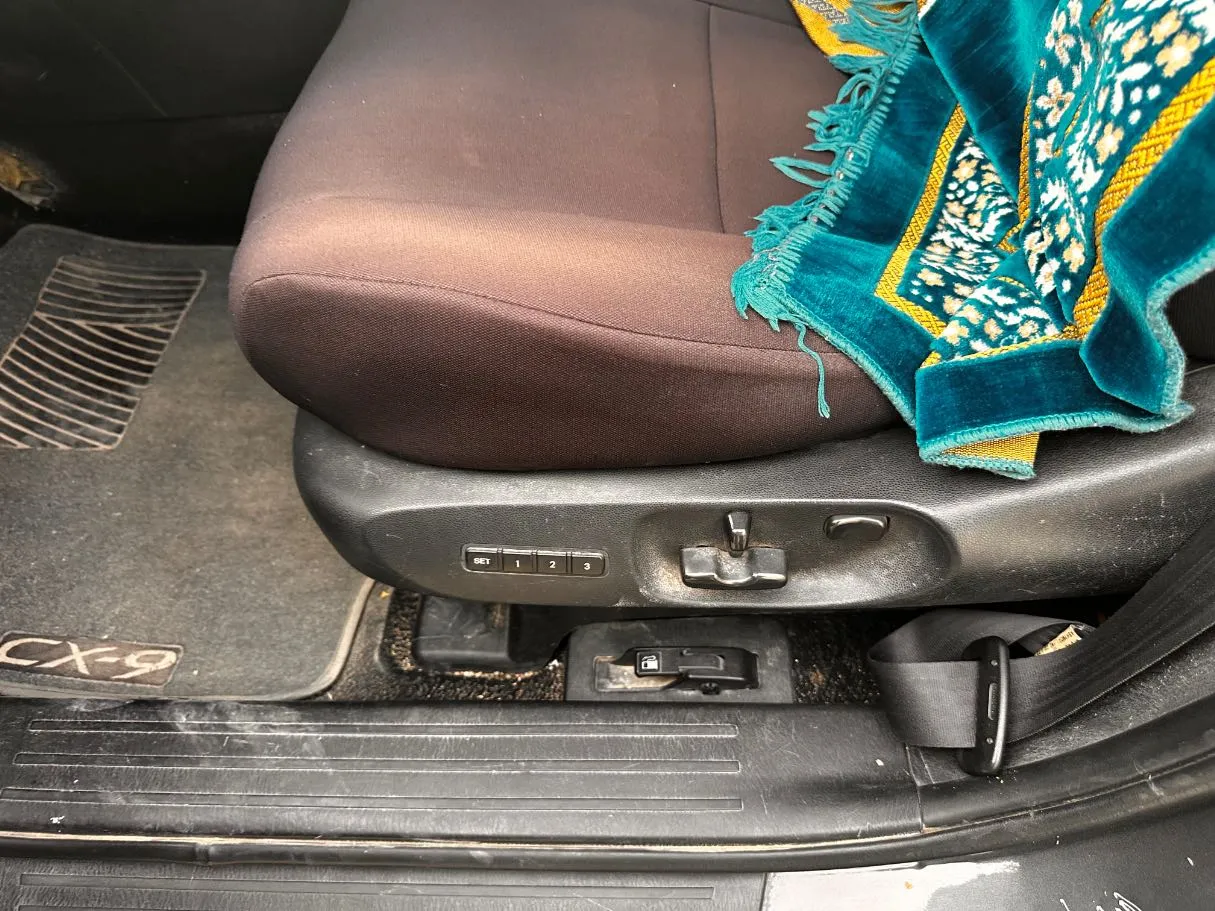Car image 24