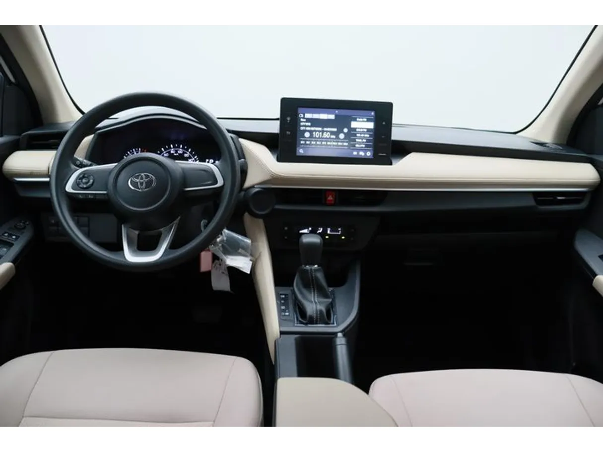 Car image 14