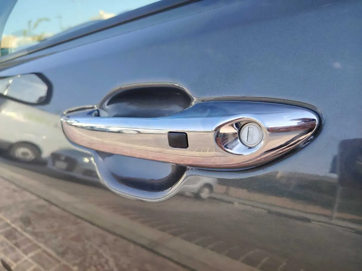 Car image 26