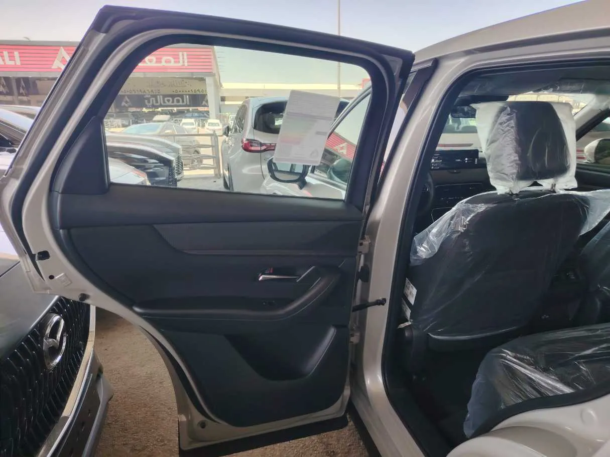Car image 17