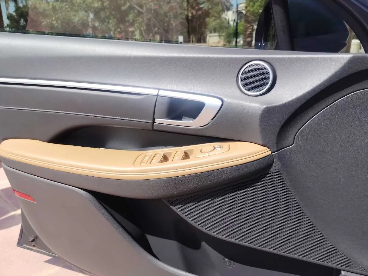 Car image 28