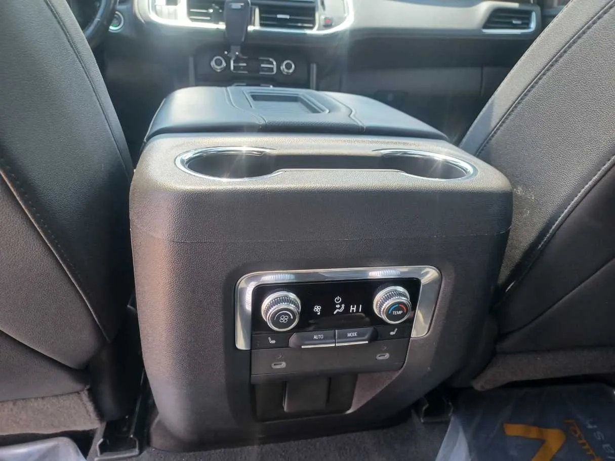 Car image 25