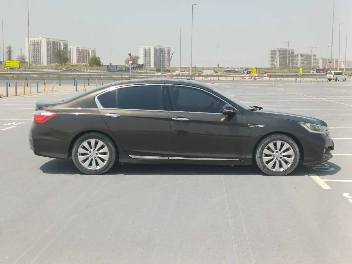 Car image 8