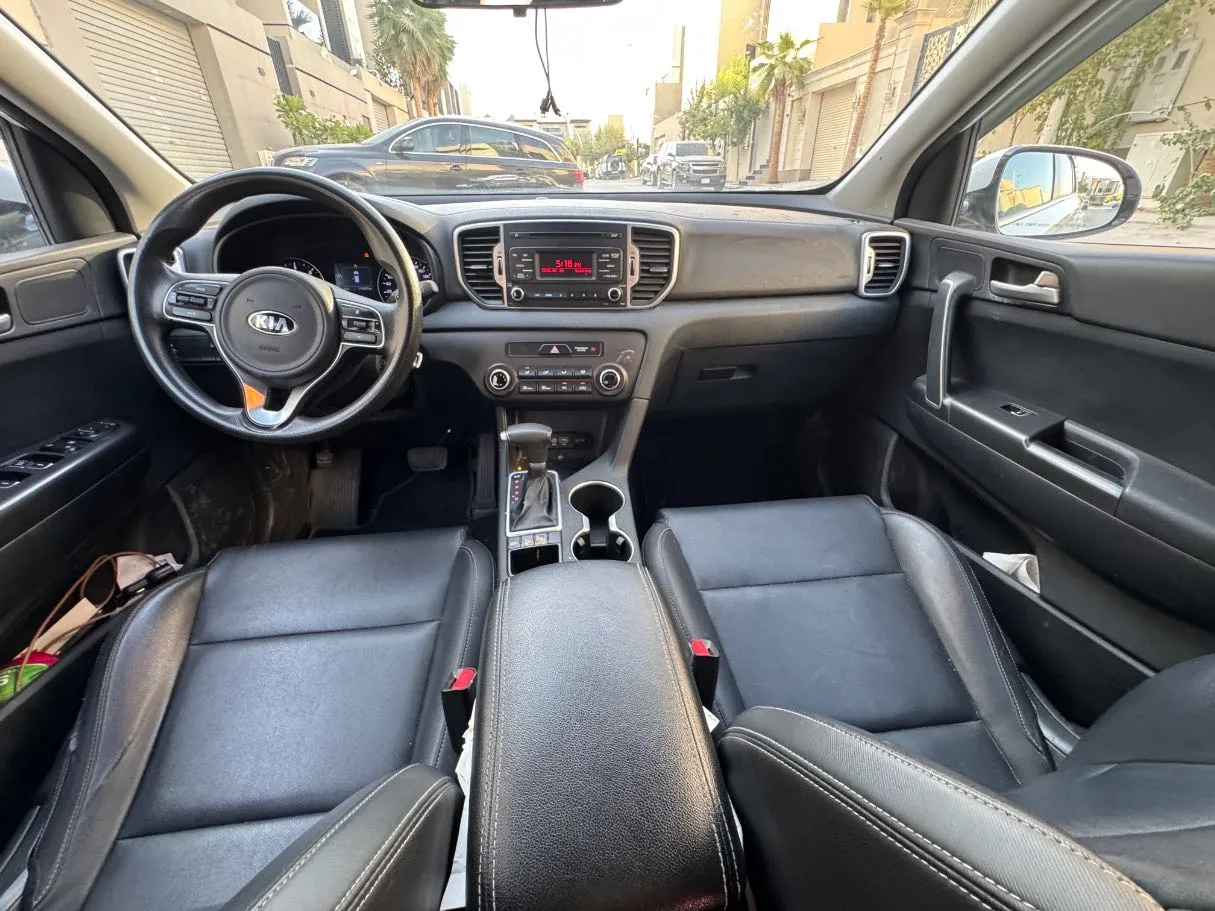 Car image 13