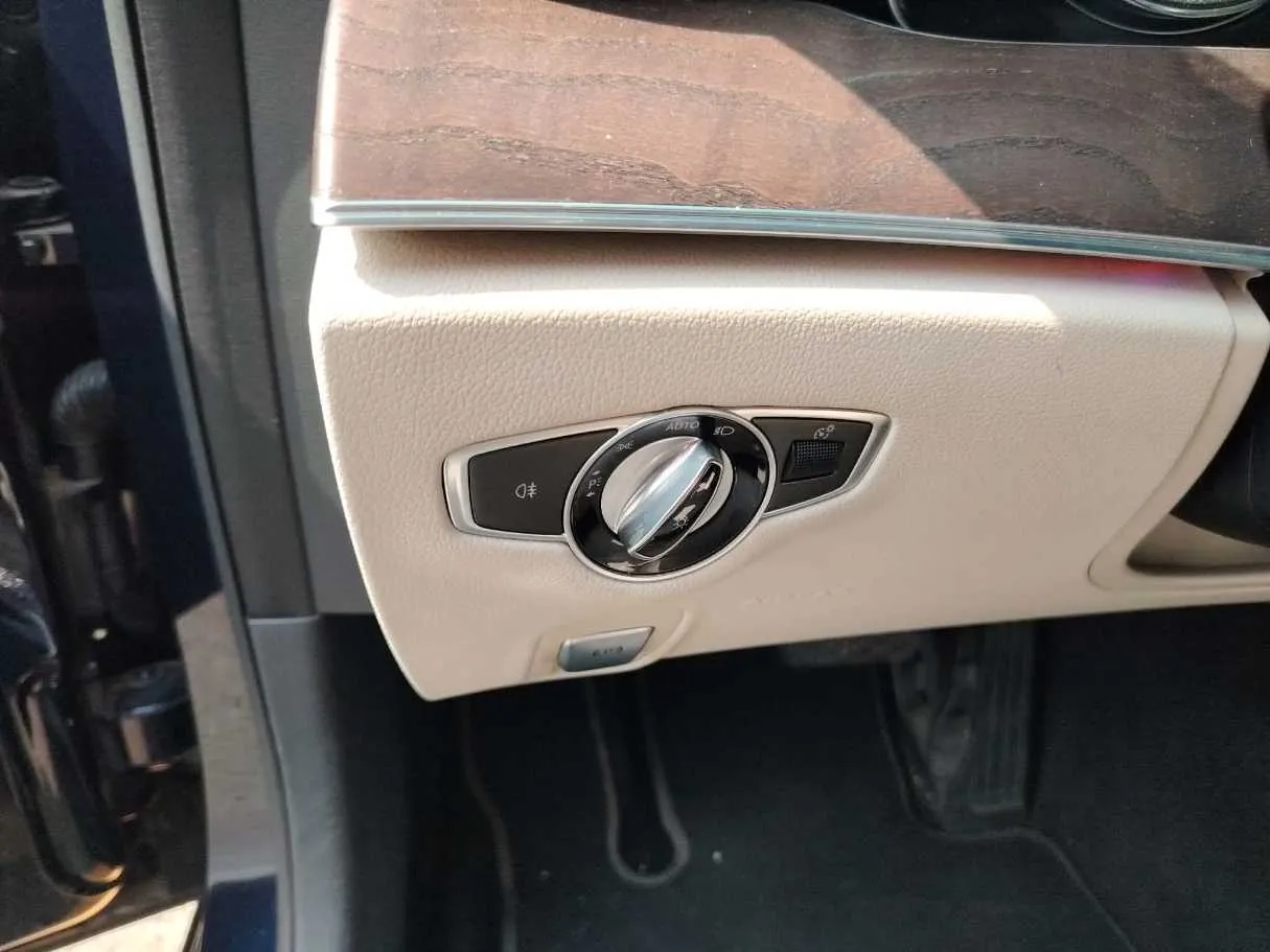 Car image 34
