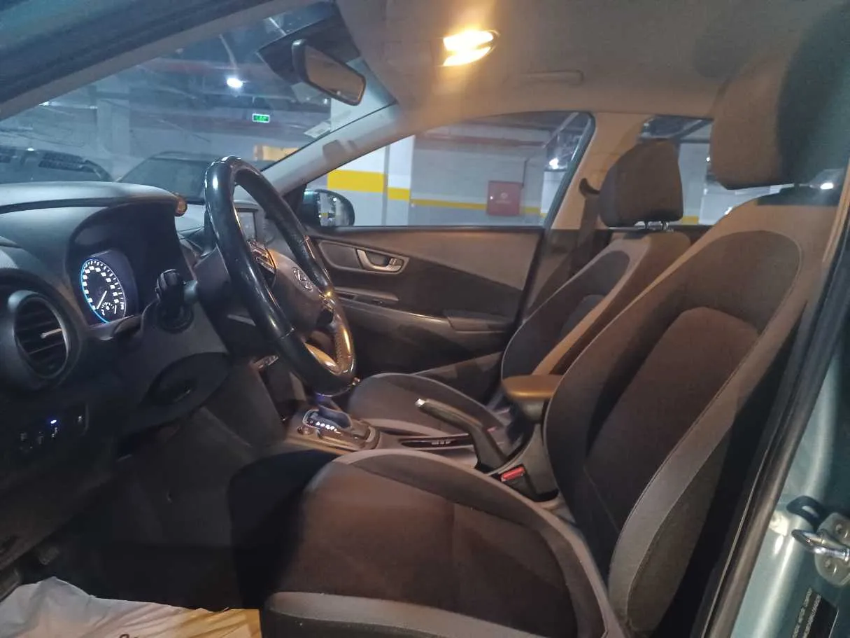 Car image 11