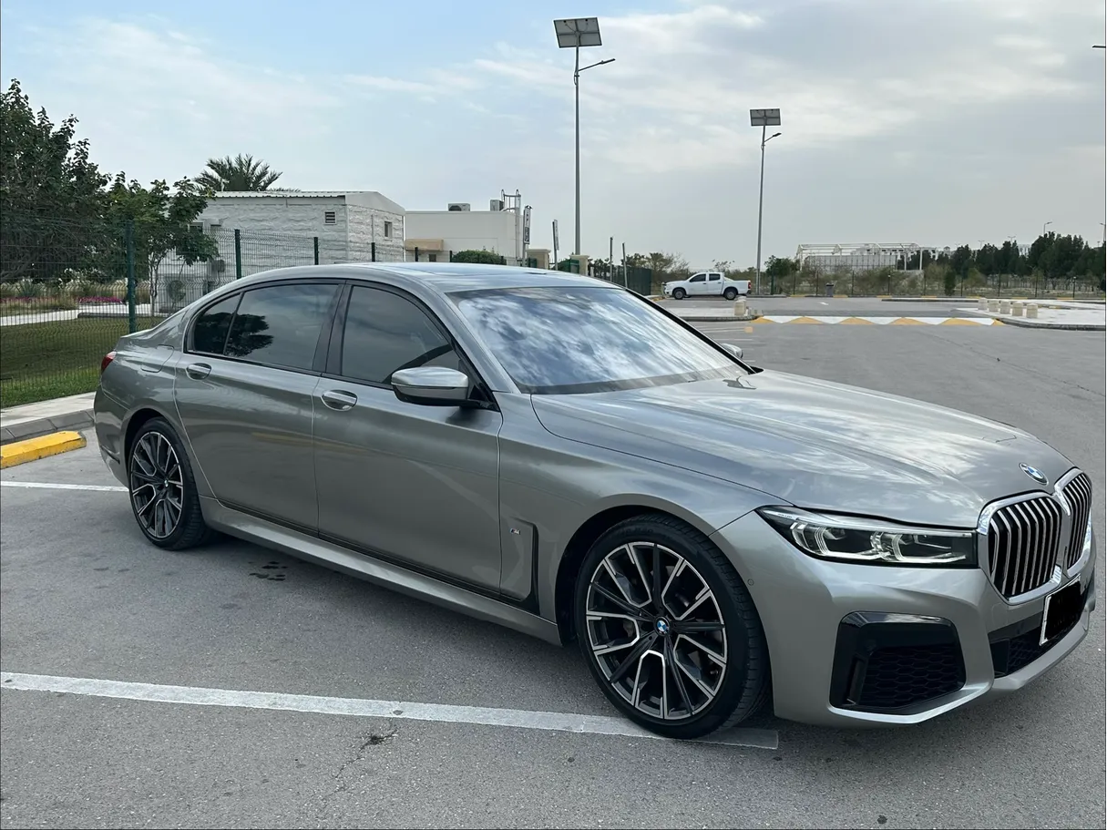 Car image 4