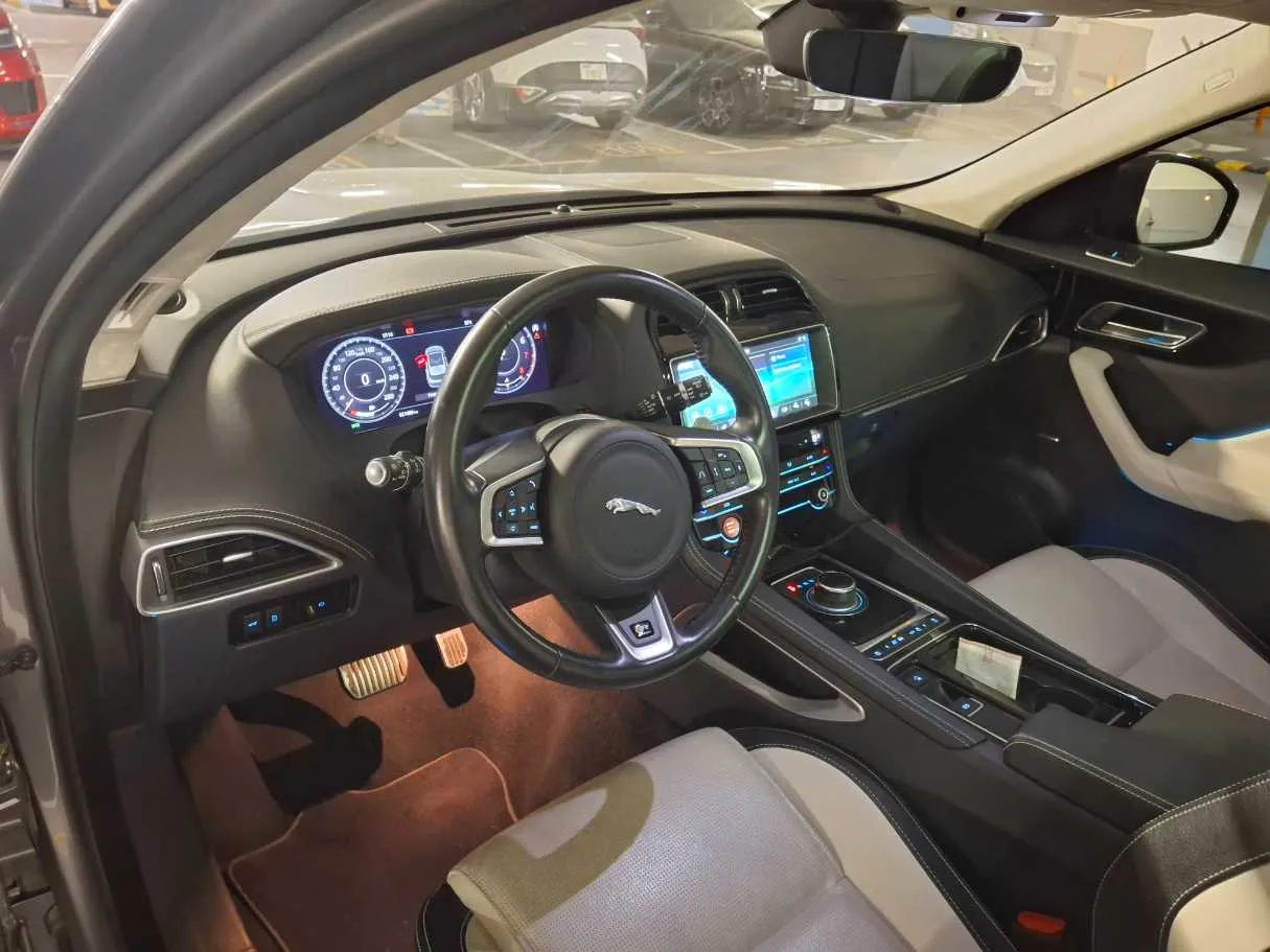 Car image 11