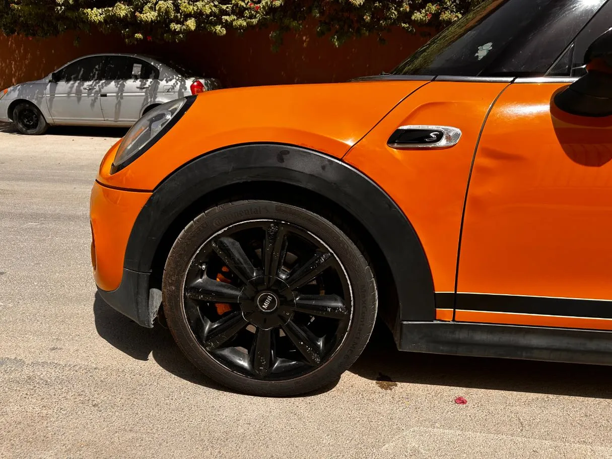 Car image 9