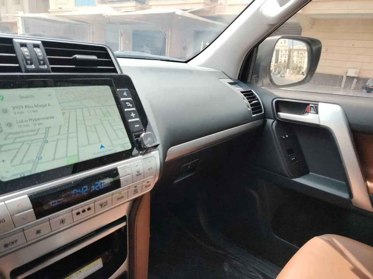Car image 26