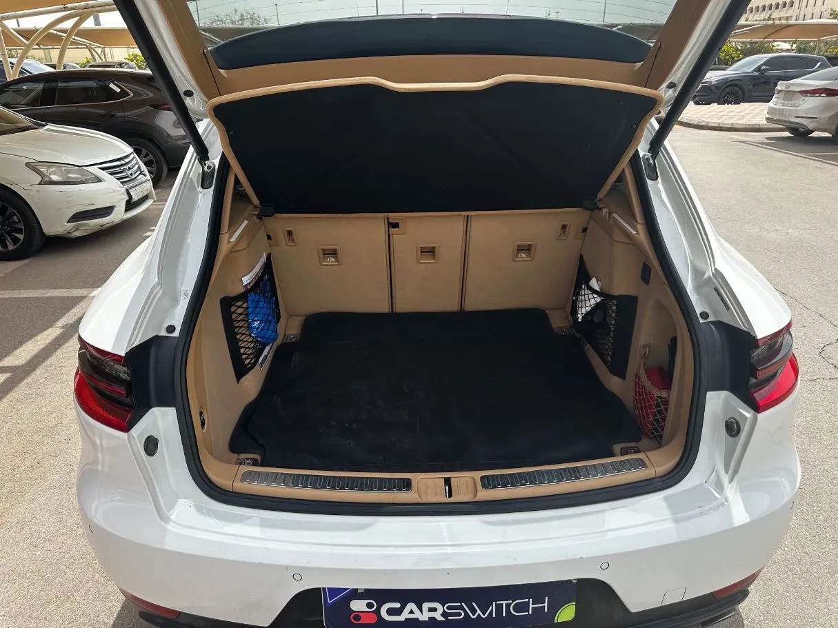 Car image 23