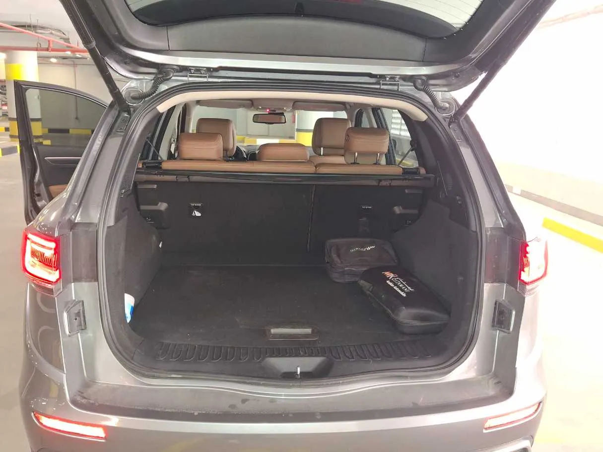 Car image 19