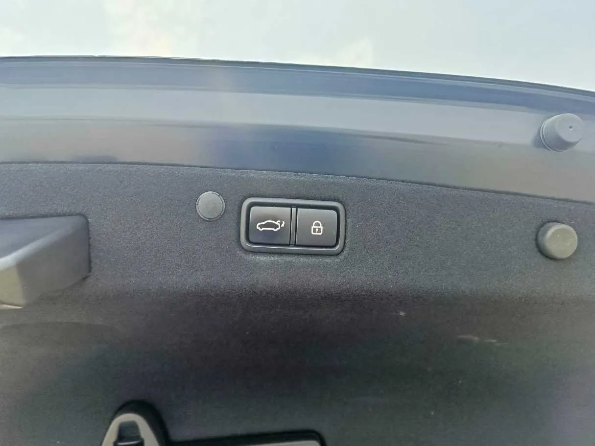 Car image 33