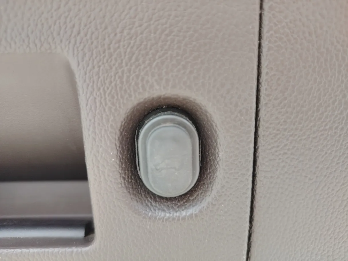 Car image 37