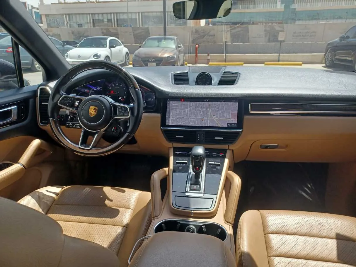 Car image 16