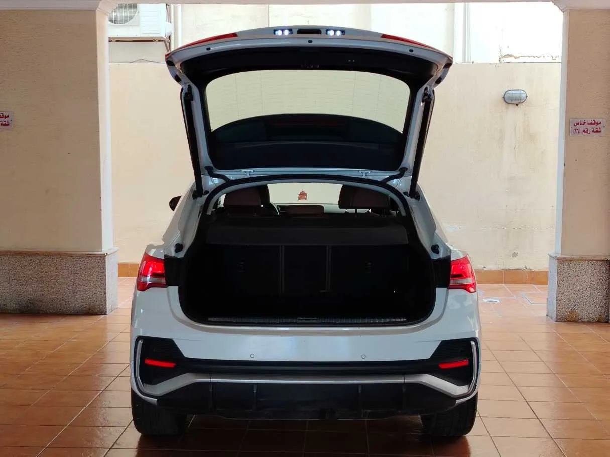 Car image 23