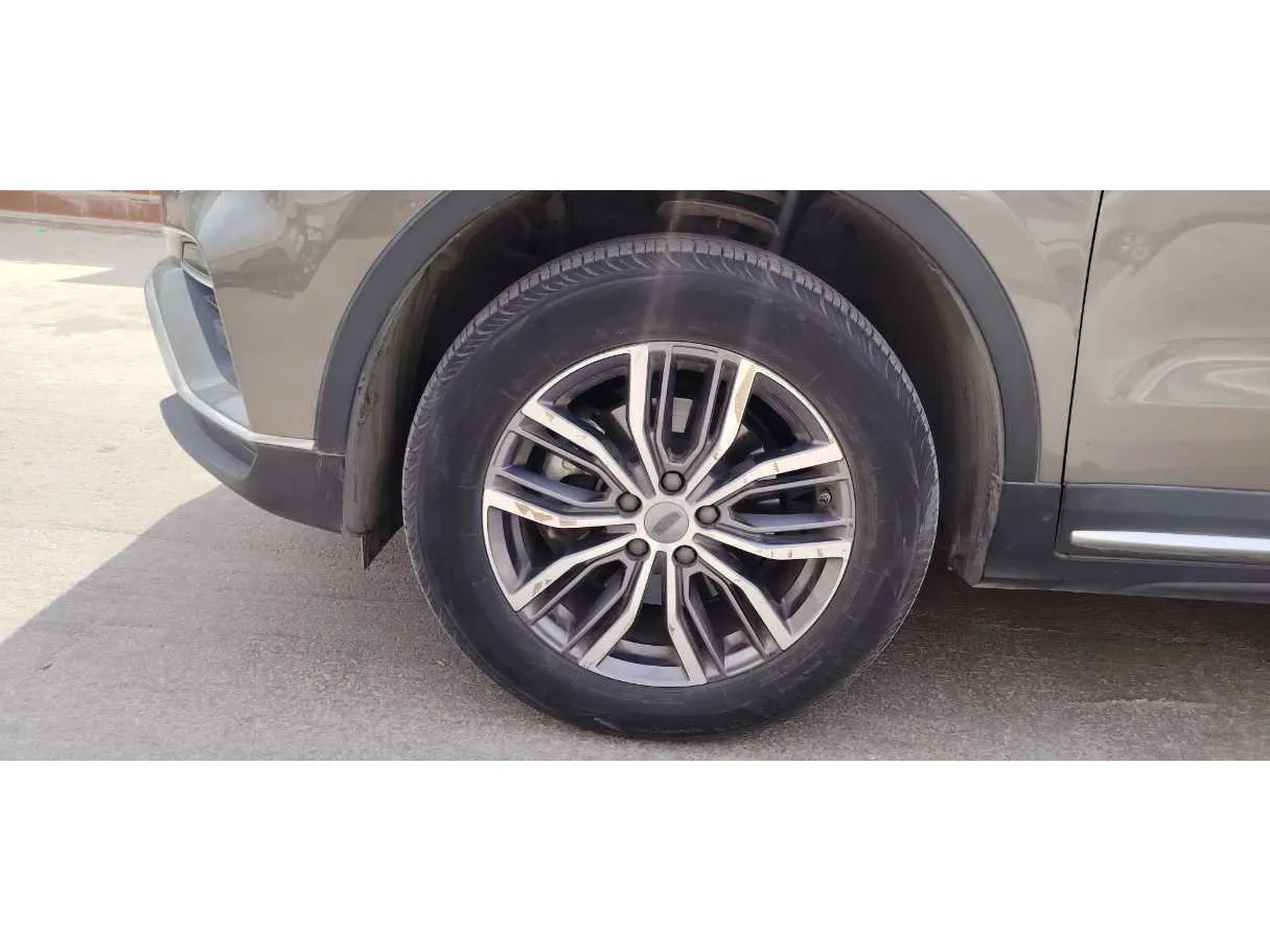 Car image 11