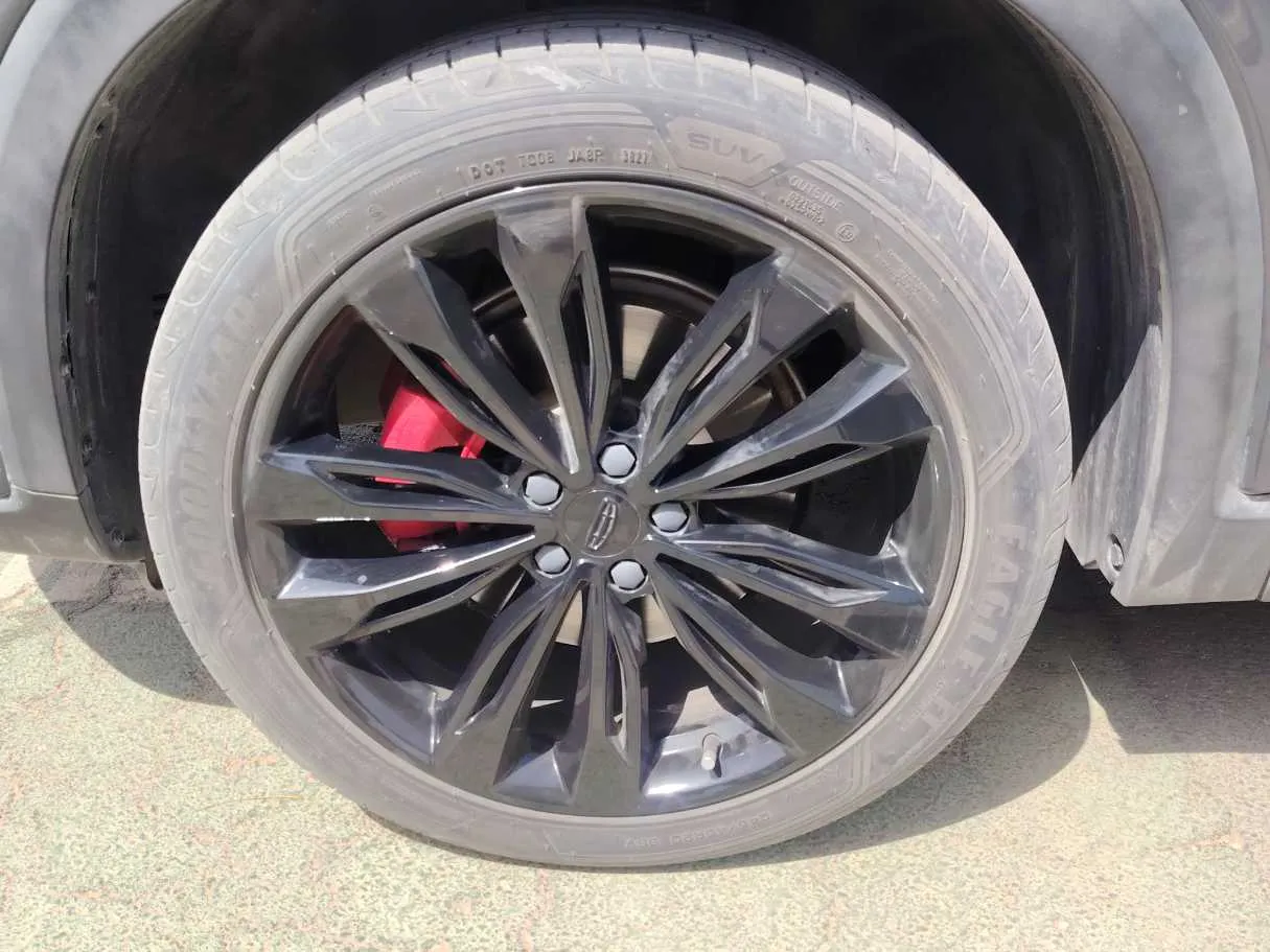 Car image 10
