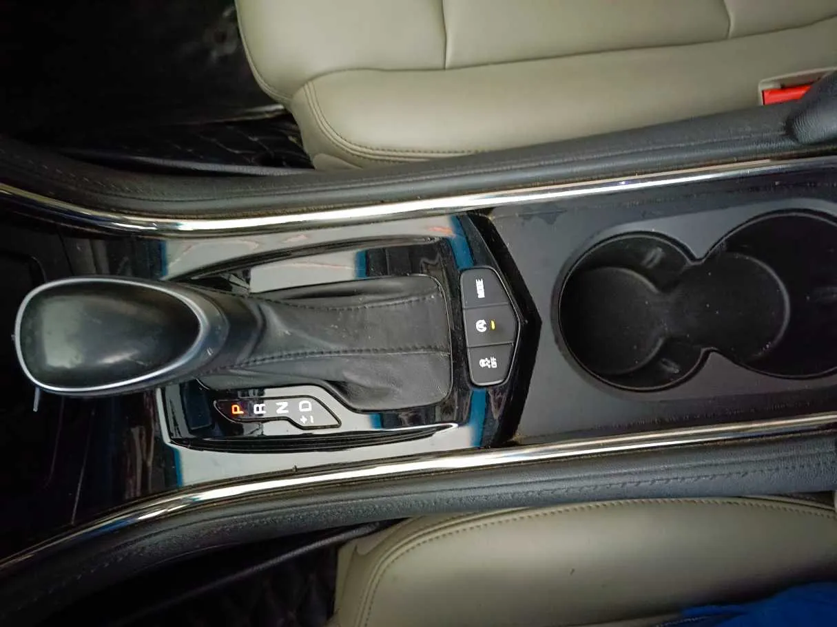 Car image 23