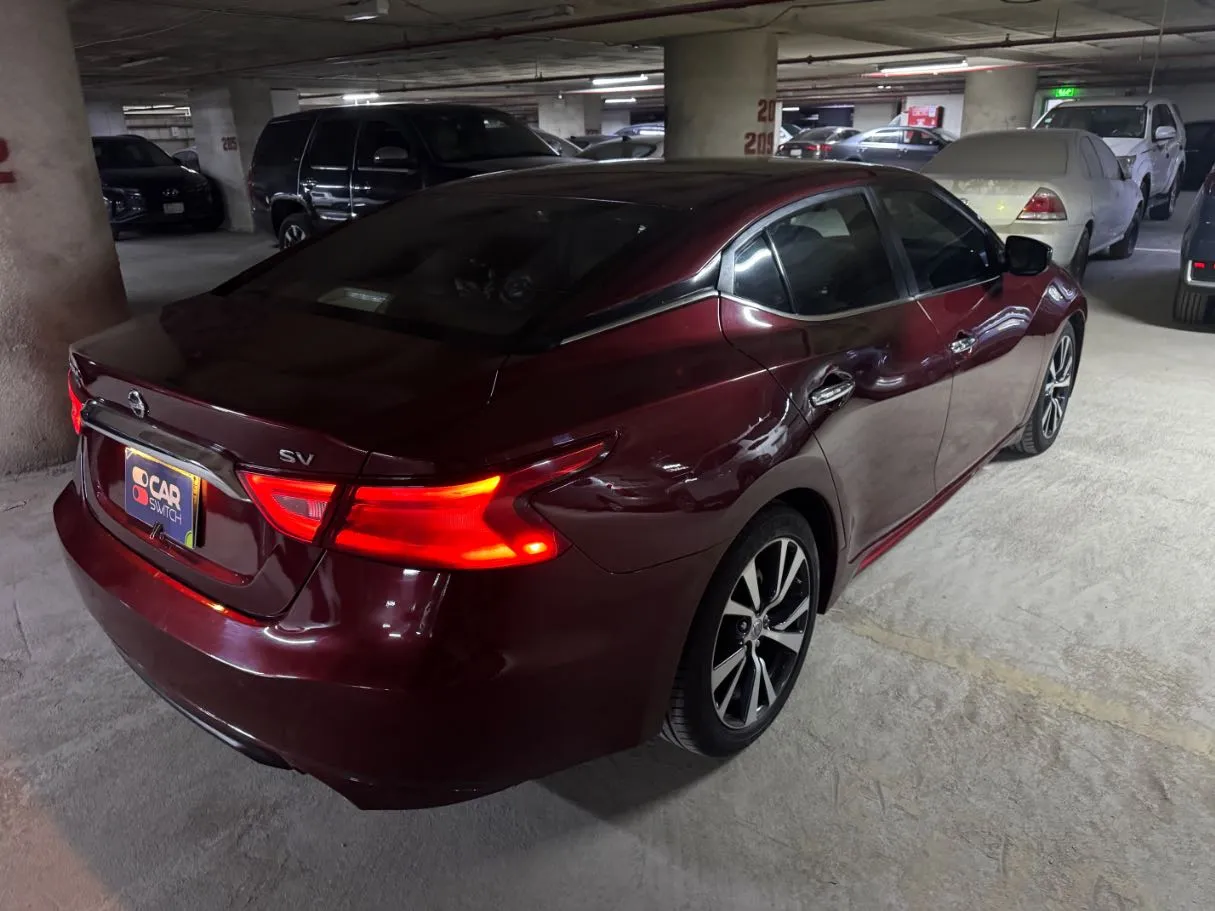 Car image 5