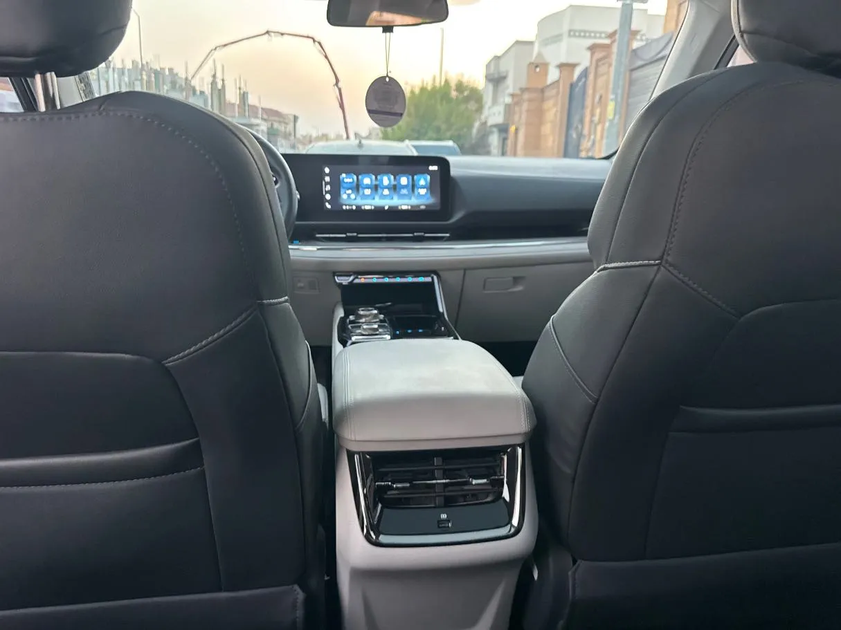 Car image 20