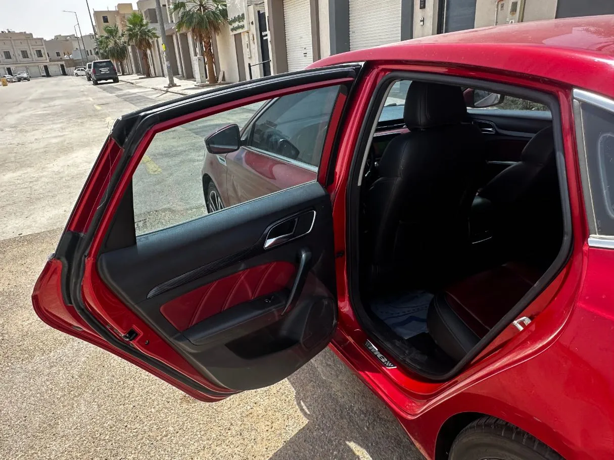 Car image 13
