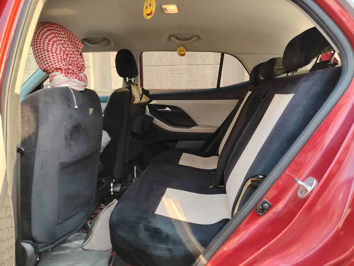 Car image 18