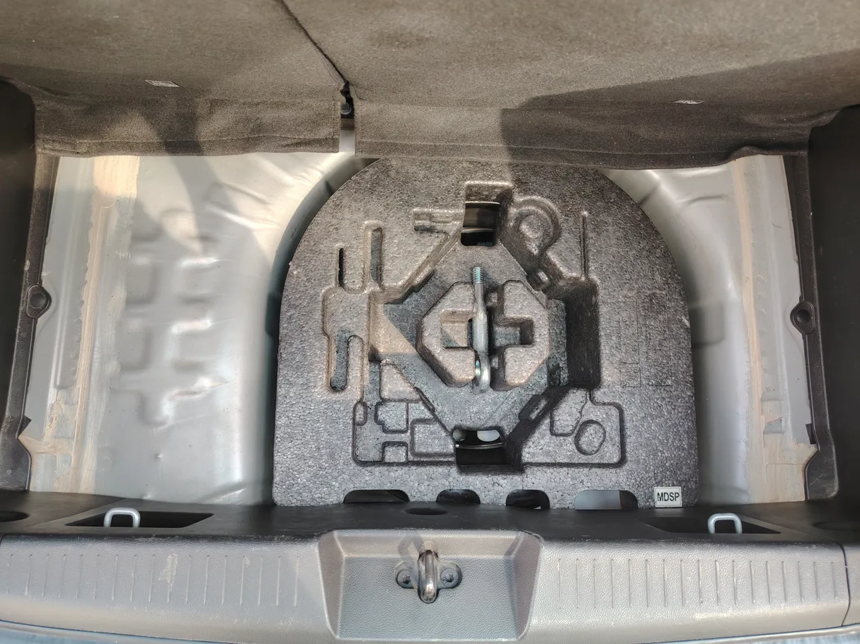 Car image 27
