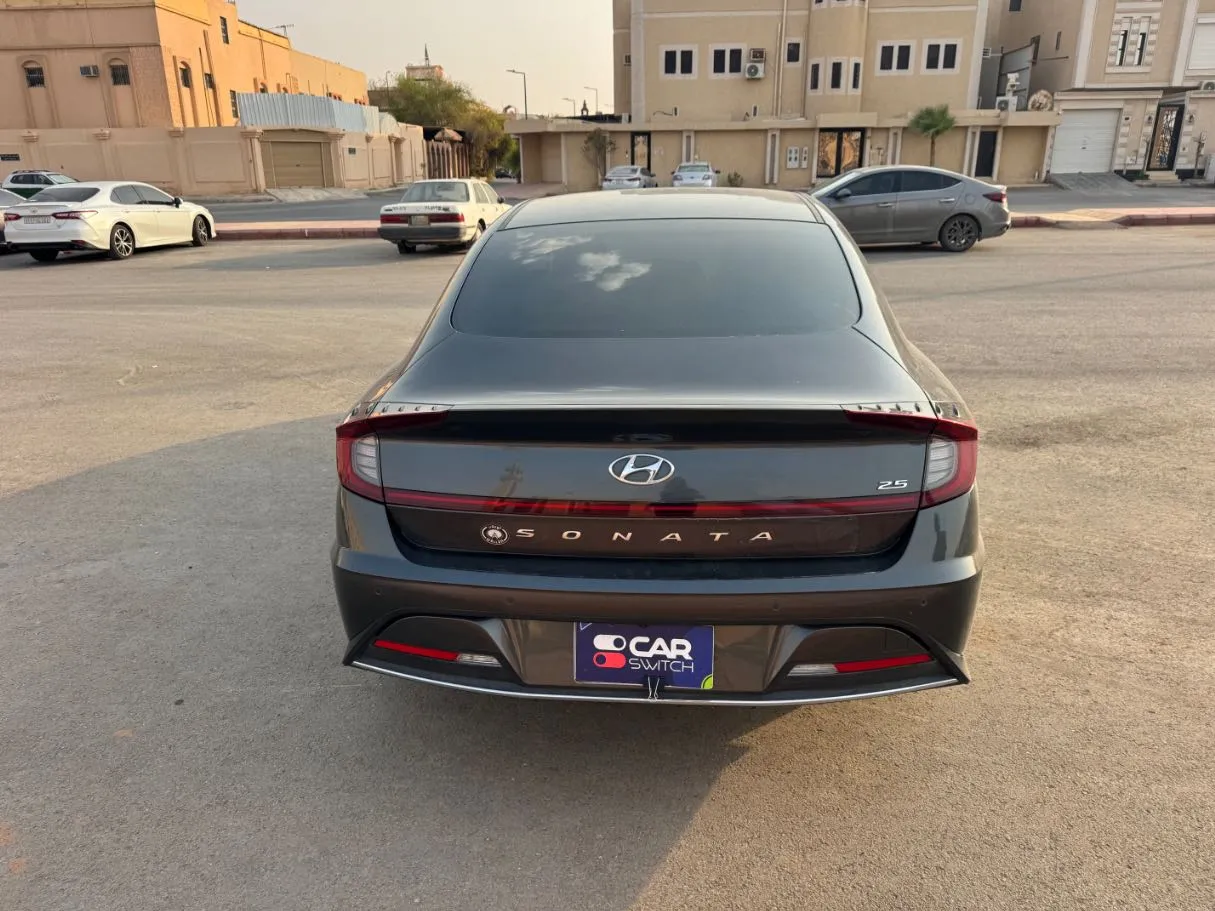 Car image 6