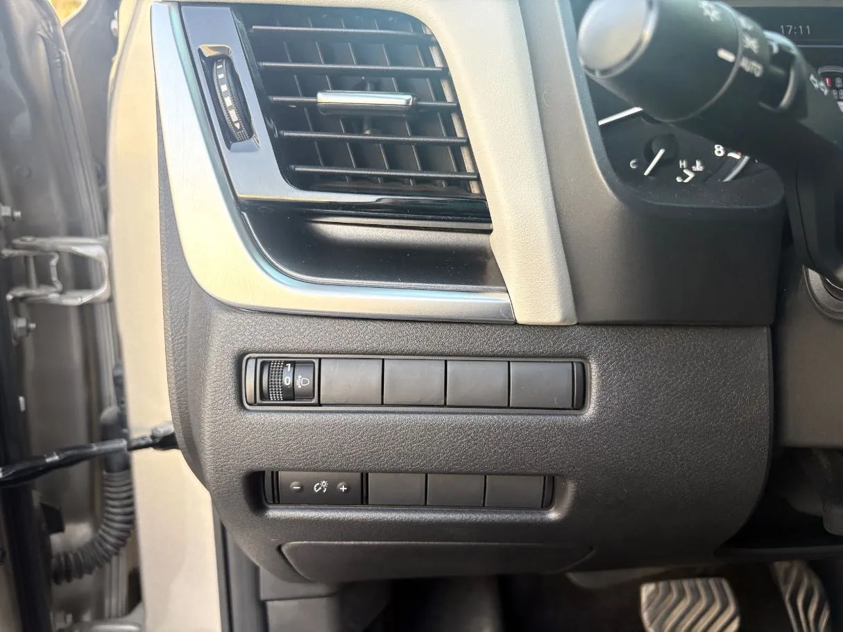 Car image 26