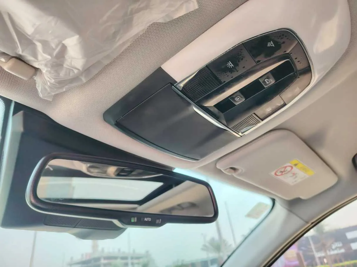Car image 43